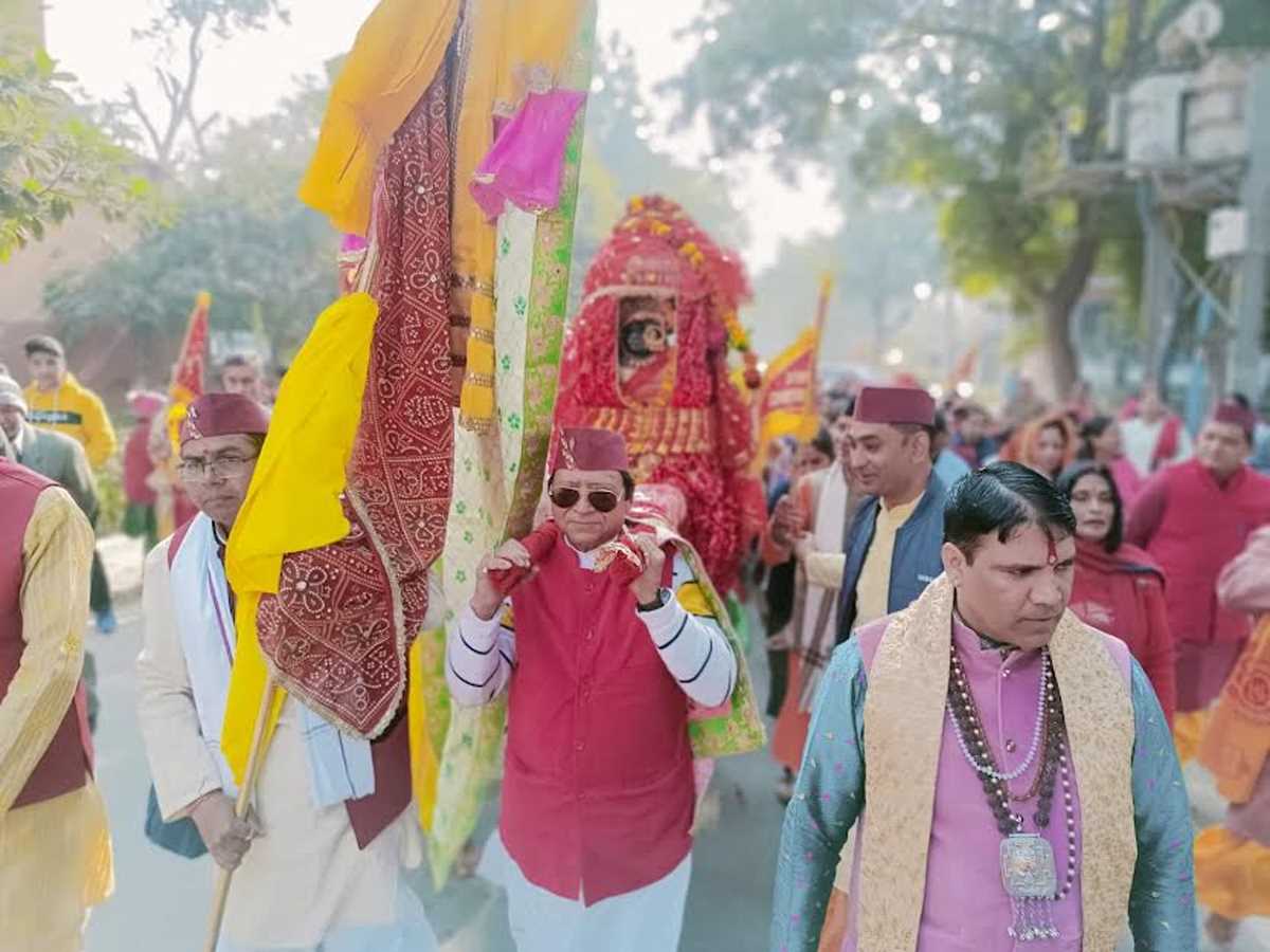 मां धारी देवी की भव्य देव डोली यात्रा में उमड़े श्रद्धालु
